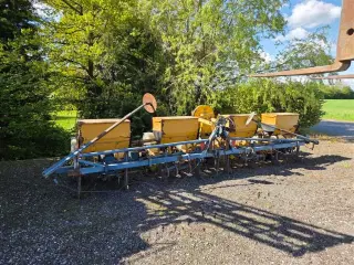 Kleine 8 RÆKKES 8 rækket med gødningsanlæg