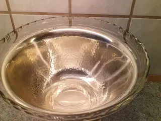 Forsølvet skål med glasindsats