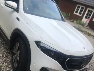 Mercedes EQB250