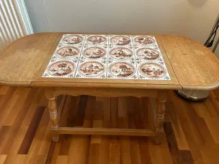 Sofabord i egetræ og med hollandske kakler