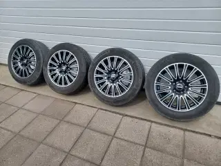Opel alufælge med sommerdæk.