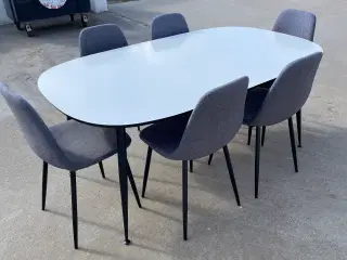 Spisebord med stole