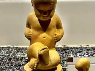 * Siddende barn af Niels Jacob Eriksen - for Kähle