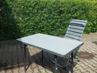 Campingbord samt 4 5positionsstole