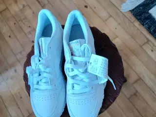 Reebok sko sælges