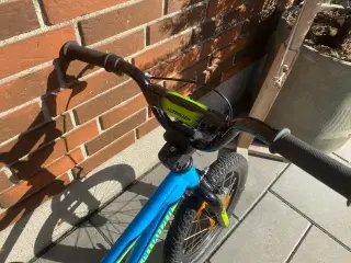 Købt til 3999 kr 16 tommer FED BMX 