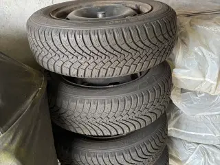 Vinterdæk med fælge til Peugeot 208 sælges