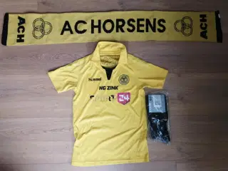 AC HORSENS TRØJE(164) OG STRØMPER OG HALSTØRKLÆDE