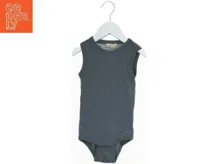 Ærmeløs bodystocking med trykknapper fra Joha (str. 92)