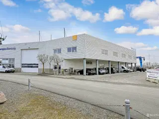 Repræsentativt lejemål med stor tagterrasse på Ishøj Havn