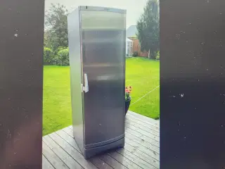 Køleskab, pænt og velfungerende.