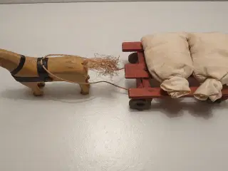 Fængselslegetøj:Vogn trukket af hest.Ca 1930 L30cm