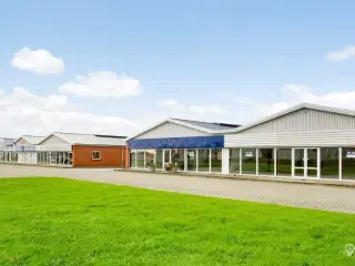 Storbutik med god og synlig beliggenhed - i alt 425 kvm