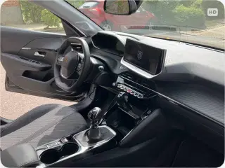 🚗 Peugeot 208 PureTech 100 – 2024- flot stand