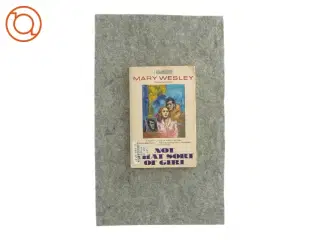 Not that sort of girl af Mary wesley (bog)