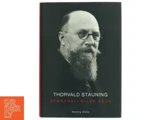 Thorvald Stauning : demokrati eller kaos : en biografi af Henning Grelle (Bog)