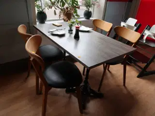 Bord med 4 stk. stole