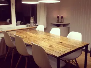 Spisebord / skrivebord