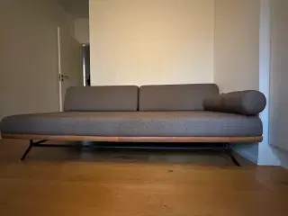 Daybed med skind detaljer