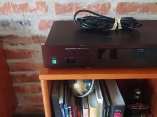  retro PROTON AT-200 FM/UHF radio.