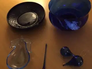 Blå bordfade, skåle i glas