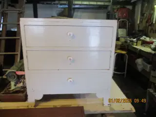 1 kommode i hvidmalet træ