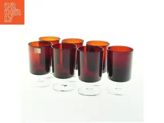 Rødvinsglas i rødt glas fra Luminarc (str. H. 11,5 cm. ø. 7 cm)