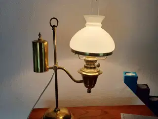 Flot og velholdt bordlampe 