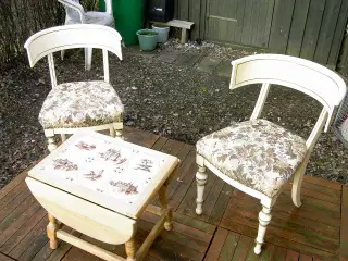 Bord og to stole