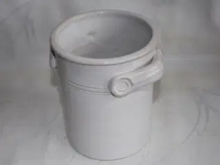 Hvid krukke af keramik
