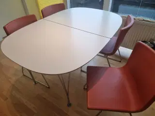 Spisebord, ovalt, hvidt