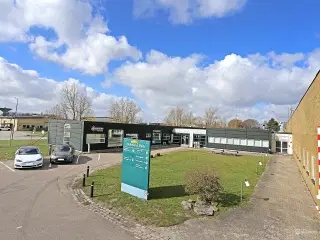 Kontor/showroom velegnet til undervisningsformål, handel mm