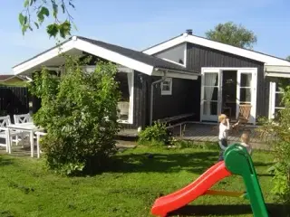 NYT STORT TRÆSOMMERHUS, NORDFYNS BEDSTE BADESTRAND, HASMARK - 95 M2 - 4 værelser - ildsted - badeland med spa/wellness