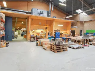 Stor lager- og produktionsejendom på Kolding Havn