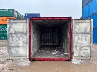 Står i Hvidovre 20 fods Container- ID: KKTU 784637