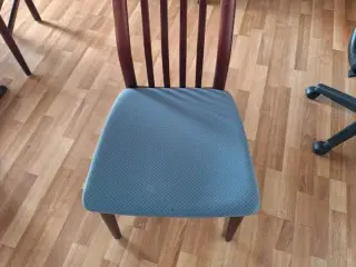 Spisebord  med udtræk og 6 stole