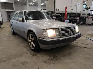 Mercedes 230T (124)