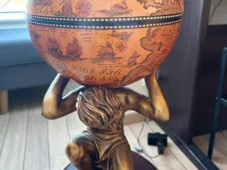 “Antik” Globus Bar på Atlas Figur