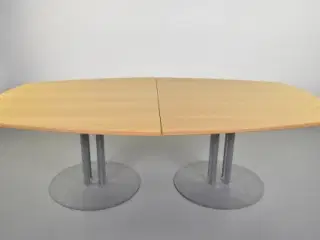 Mødebord med bordplade i bøg og grå søjleben