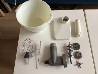 Kenwood røreskål, piskeris & kødhakker. 