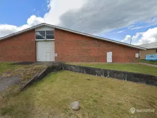 Lyst lager / produktion med gode adgangsforhold - i alt ca. 1.730 kvm