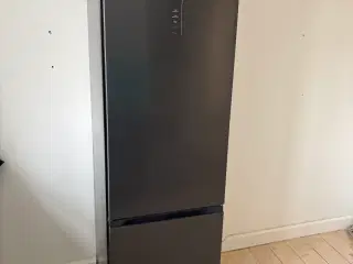 LG Fritstående køle-fryseskab (nypris 11.000)