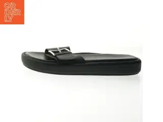 Sorte sandaler med rem fra Mng (str. 42 )