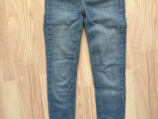 Jeans med detaljer