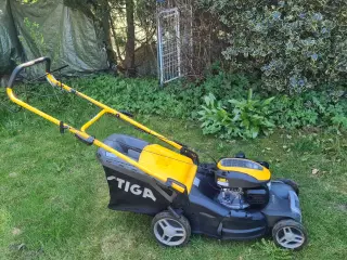 Stiga selvkørende Plæneklipper 