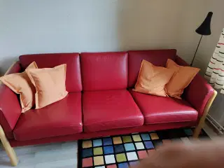 Rød Lædersofa meget lidt brugt fremstår som ny
