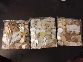 Et kilo mønter fra hele verden kun for 89 kr.