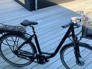El cykel. Står i Blokhus