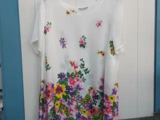 Sød kjole med blomster/Str: 2XL (44-46)