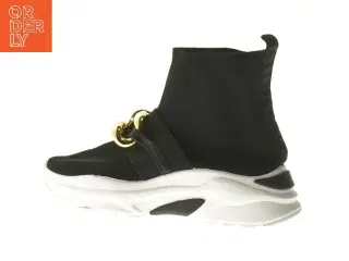 Sort sneakers med guldkæde (str. 38 )